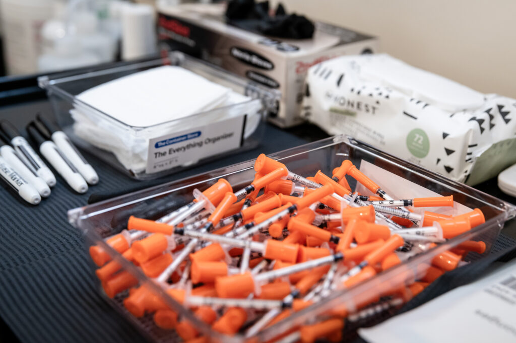 Picture of essentials for injectors doing the daxxify wash method.